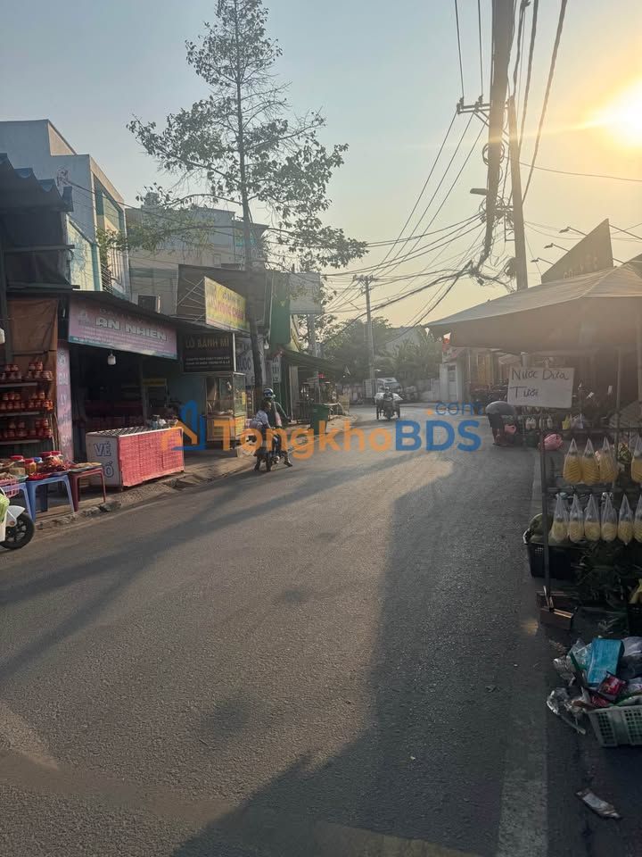 Nhà Mặt Tiền Nguyễn Thị Sáu, Hóc Môn - 242m² KD Sầm Uất, Giá 3.7 Tỷ