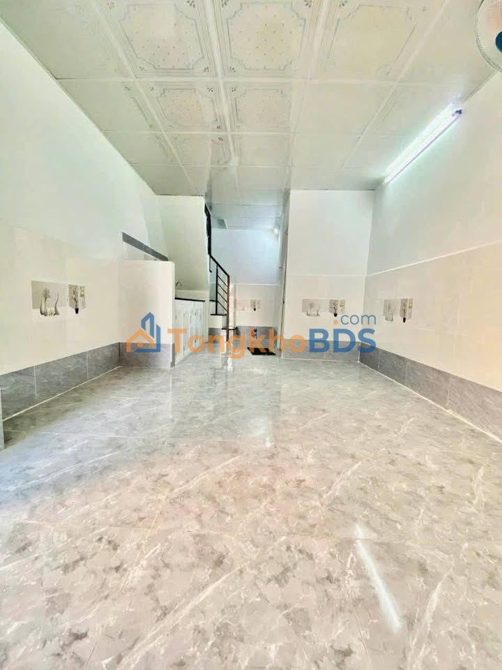 Nhà 40m² Hóc Môn - Sổ đỏ 920 triệu - Gần đường Trung Đông 7