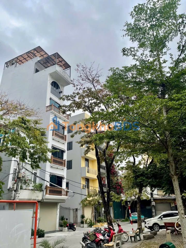 Đất Lô Góc Mặt Tiền Cổ Linh, Long Biên - View Công Viên Tỷ Đô, 44m², 19 Tỷ