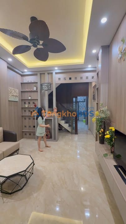 Nhà 42m² Nguyễn Văn Cừ, Long Biên - 5PN Full Nội Thất, Oto Đỗ Cửa