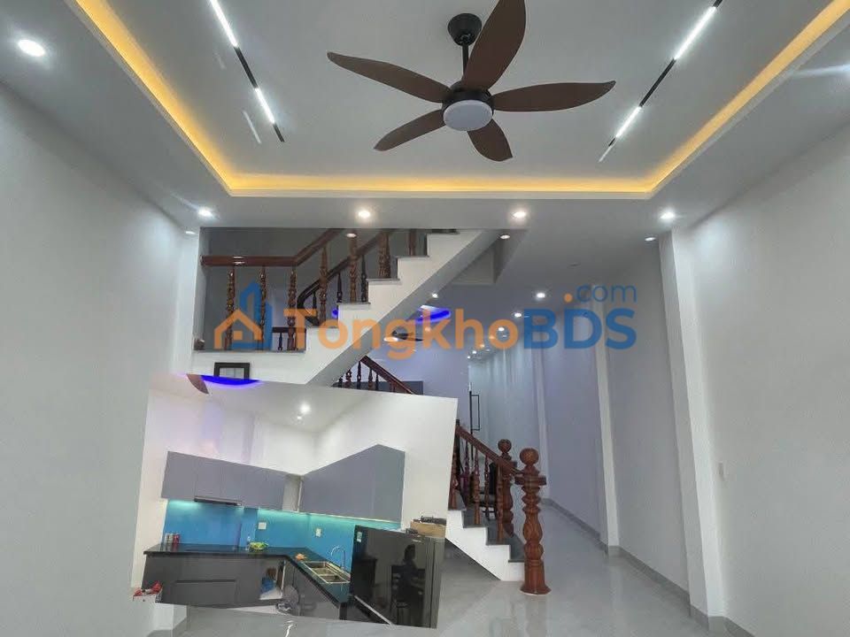 Nhà 2 Tầng Sơn Trà 81m² - Giá Tốt, Đường Lớn, Gần Biển