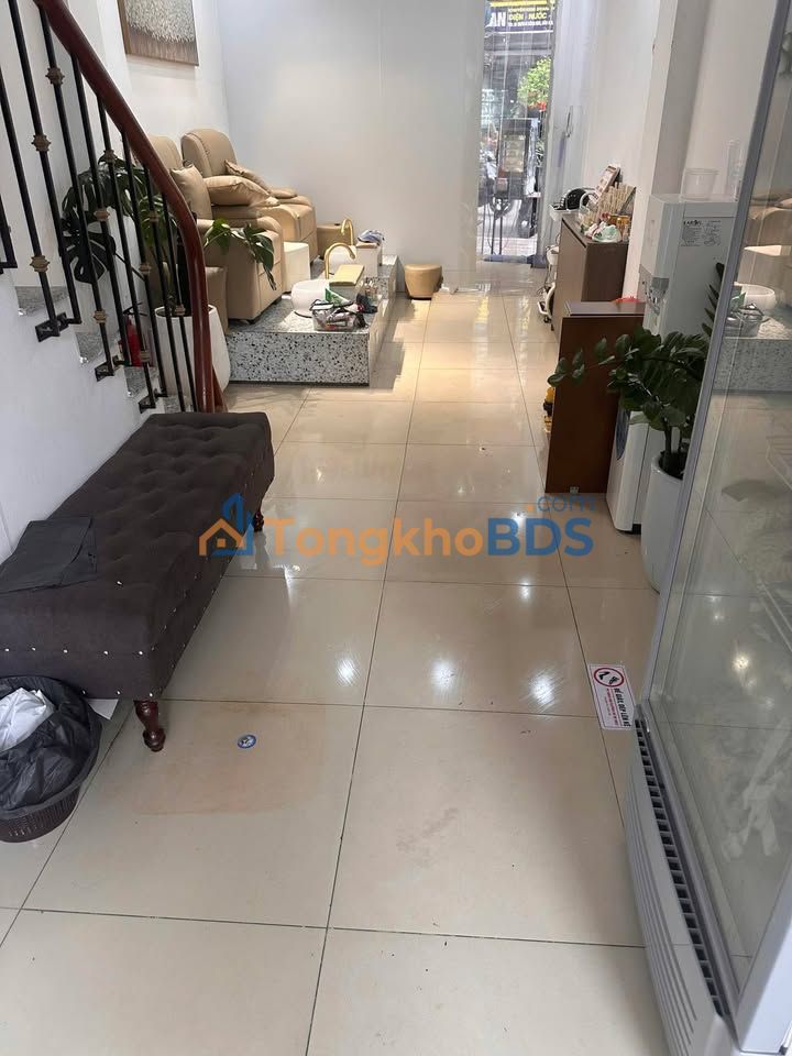 Nhà Mặt Phố KD Sầm Uất Trương Công Giai, Cầu Giấy - 40m², 5 Tầng, Giá 21 Triệu