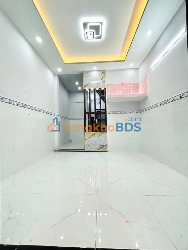 Nhà 32m² Phường 10, Quận 6 - 3.95 Tỷ, 2PN, Ô Tô Quay Đầu
