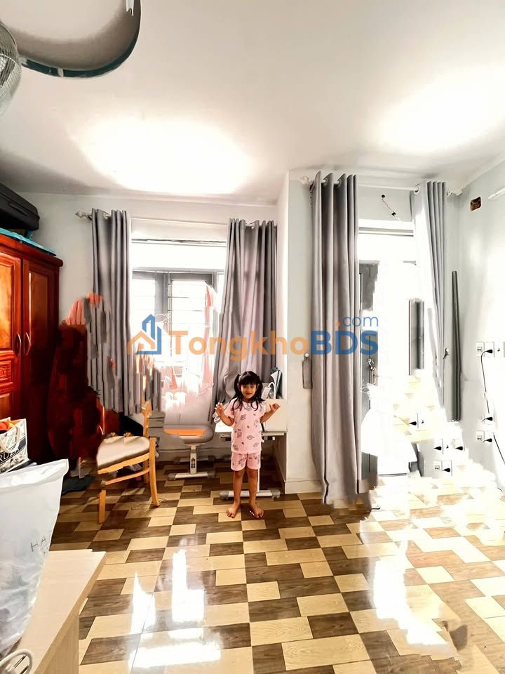 Nhà 3 Lầu Đúc Kiên Cố - 1.35 Tỷ - Cách MT Lê Văn Lương 20m, Q7