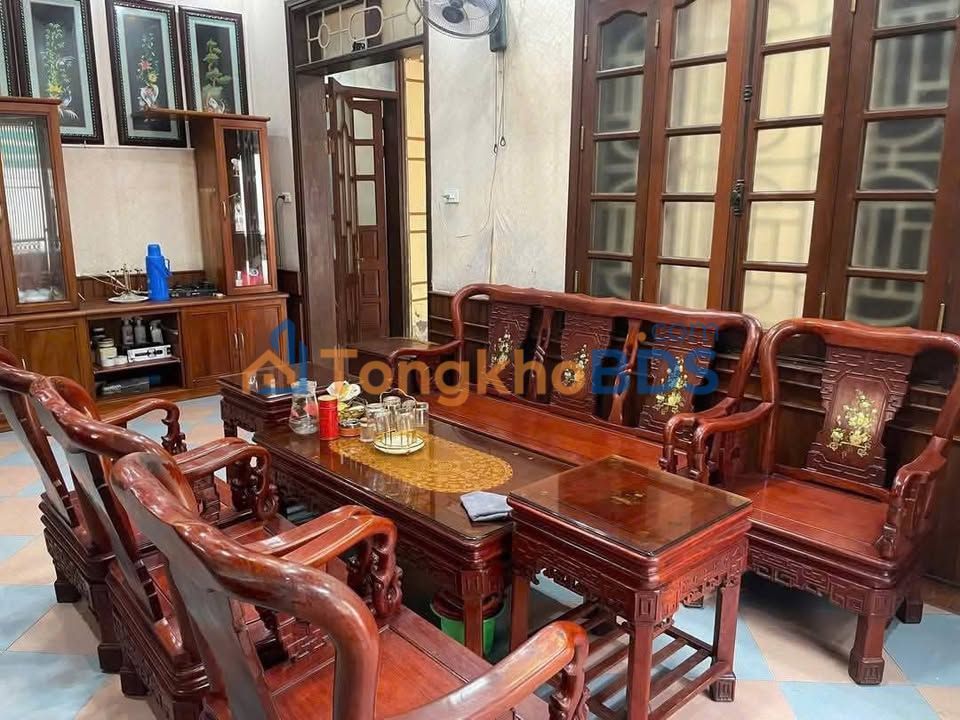 Cho thuê nhà 2 tầng Nguyễn Du, TP Vinh - 4PN, gara ô tô, 8 triệu/tháng