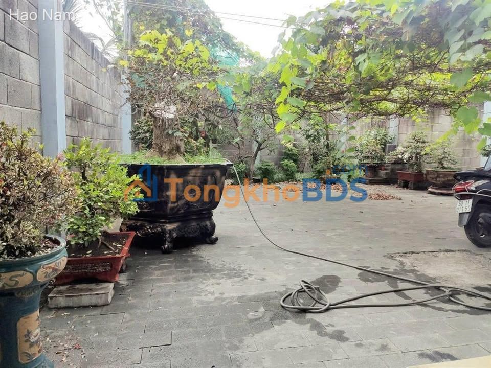 Cho thuê biệt thự sân vườn mặt tiền Bà Điểm, Q12 - 300m² - 20 triệu/tháng