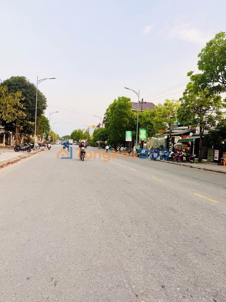 Mặt Tiền Đồng Khởi Q1 - 200m² Vuông Vức - Giá Tốt