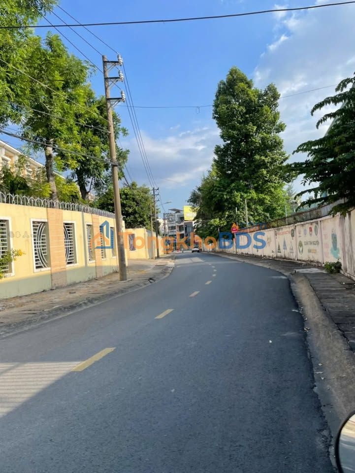 Nhà 5 Tầng Thang Máy Lê Văn Việt, Quận 9 - 62m² Giá 9 Tỷ