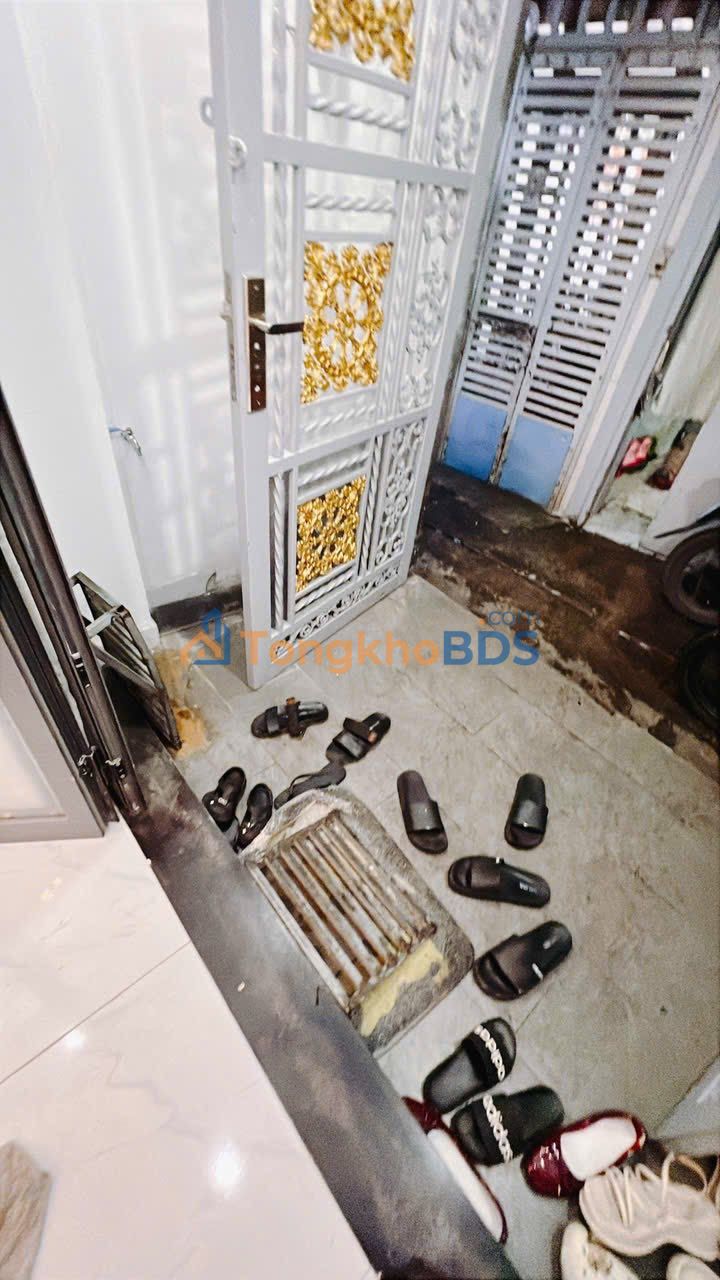 Nhà riêng Khánh Hội Q4 40m2 4.5 tỷ - Ô tô vào tận nhà