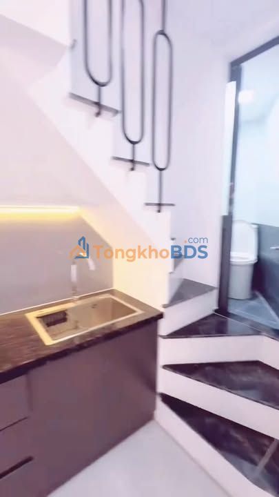 Nhà 2.3 Tỷ Tân Bình - 3 Tầng, 2PN, Sổ Hồng Riêng