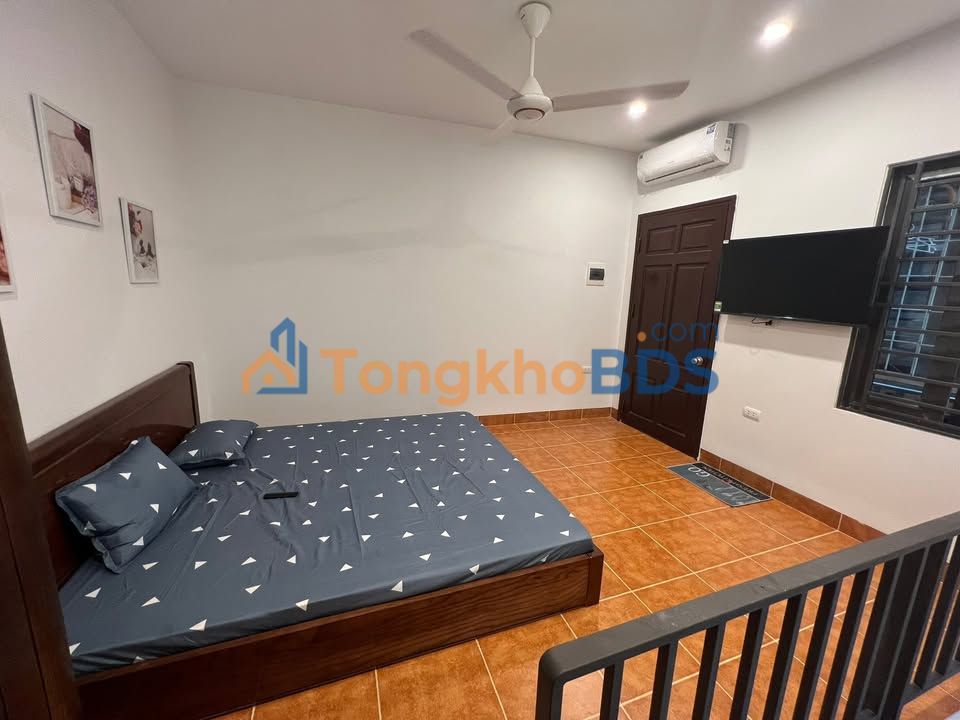 Cho thuê nhà 2 tầng 25m² Ngõ 31 Vân Đồn, Hai Bà Trưng - Full nội thất