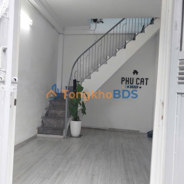 Mặt bằng KD mặt hồ Kim Liên 45m² giá 10 triệu - Sẵn sàng kinh doanh