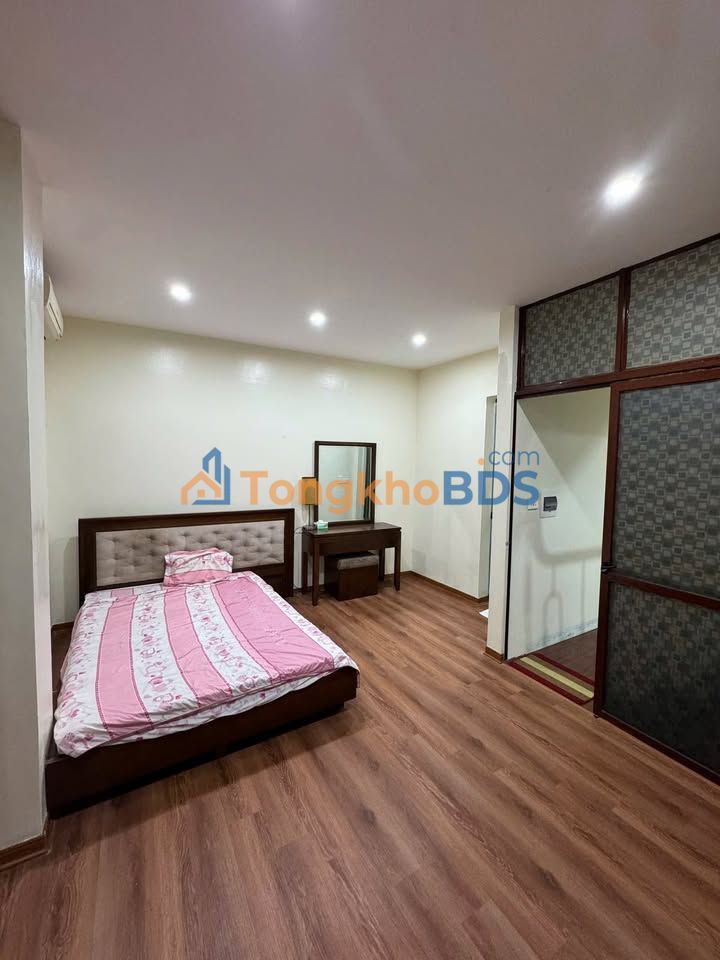 Nhà Cho Thuê Ngõ 292 Khâm Thiên, Đống Đa - 30m² x 3 Tầng, Đủ Nội Thất