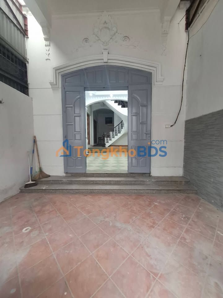 Cho thuê nhà nguyên căn 68m² Lĩnh Nam - Ô tô đỗ cửa, 3 tầng, 3 phòng rộng