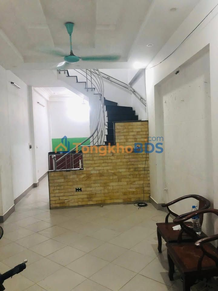 Nhà Nguyên Căn Âu Cơ, Tây Hồ - 4 Tầng, 4PN, 42m² - Giá 8.5 Triệu/Tháng