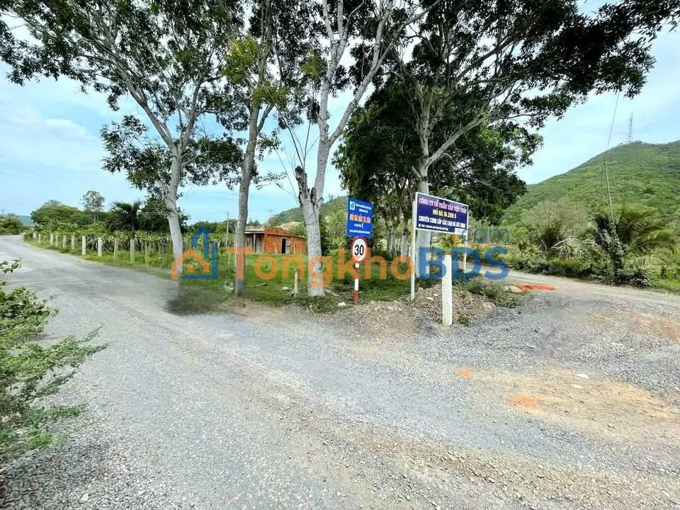 Bán Gấp Đất Nền 2800m² Phan Thiết - Sổ Đỏ, 2 Mặt Tiền, Gần Sân Bay