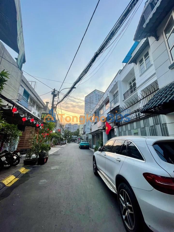 Nhà 3 Tầng Cao Thắng, Q3 - 15.4m² Sổ Hồng, Giá 3.x Tỷ