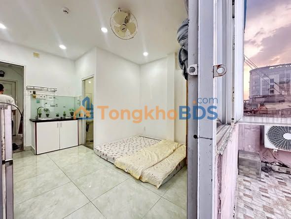 Cho thuê phòng trọ full nội thất, ban công rộng, hẻm xe hơi Quận 10 - 5 triệu/tháng