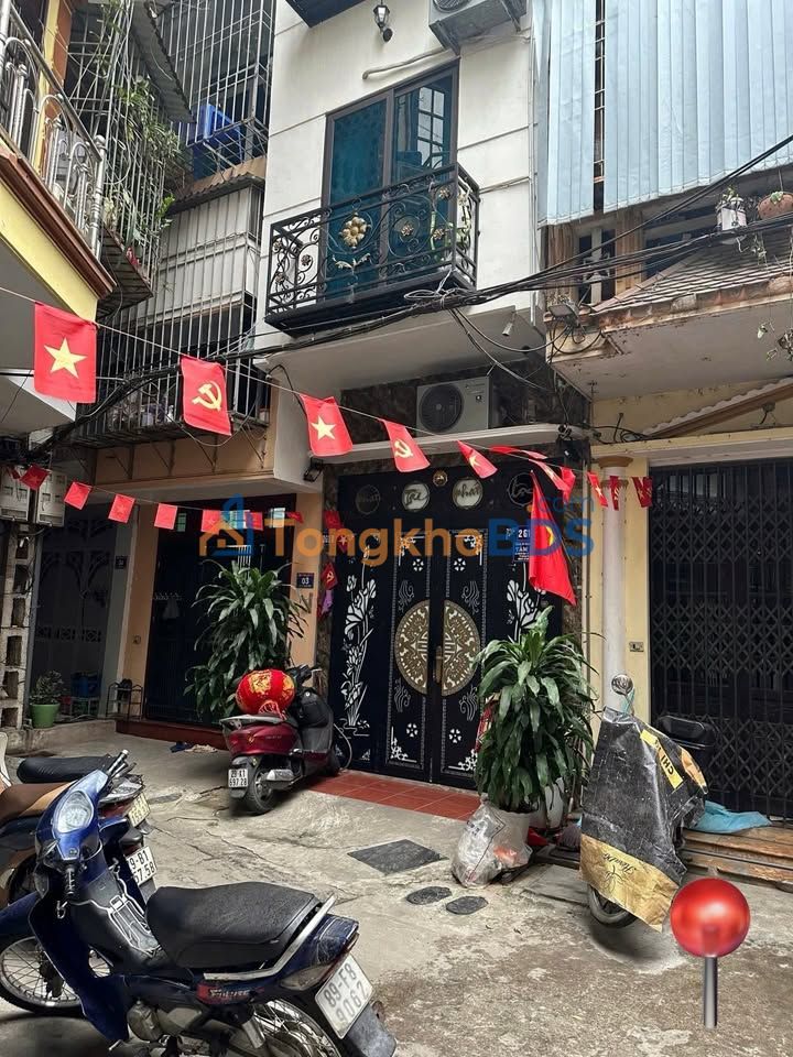 Nhà 5 Tầng Thang Máy Nguyên Hồng, Ba Đình - 30m², Sổ Đỏ Vuông Vắn