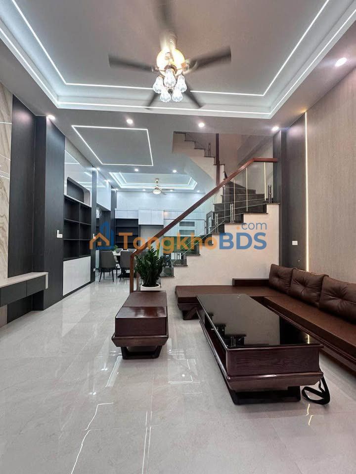 Nhà Cổ Nhuế 43m² 5 Tầng - Ngay Mặt Phố, Giá 7.x Tỷ