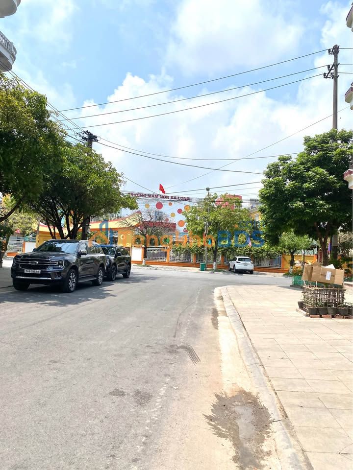 Bán Đất Tặng Nhà Phố Tô Vĩnh Diện, Móng Cái - 67.5m² Hướng Nam, Giá Tốt