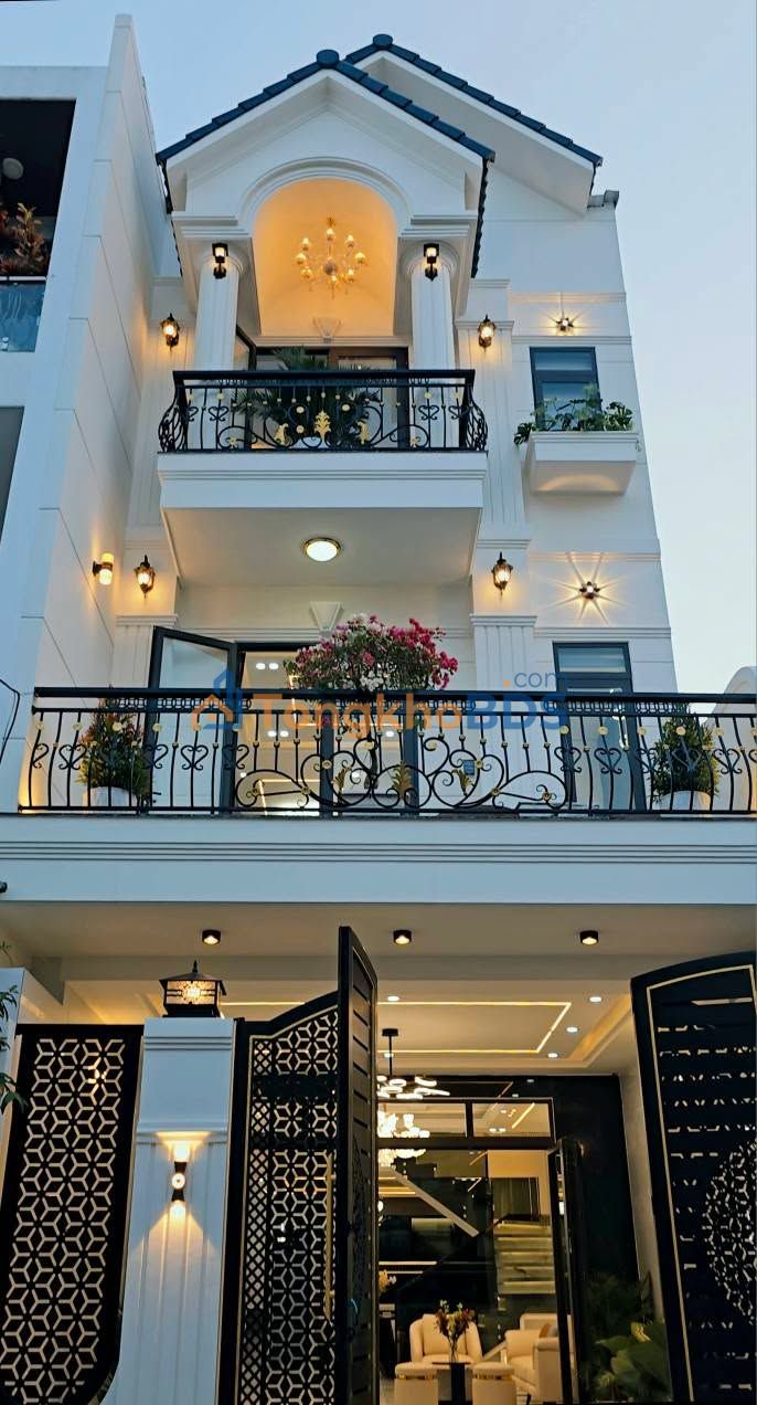 Nhà Tân Cổ Điển 5x18 Đà Nẵng - 270m² Sổ Đỏ, Gần Biển, Giá 8.75 Tỷ