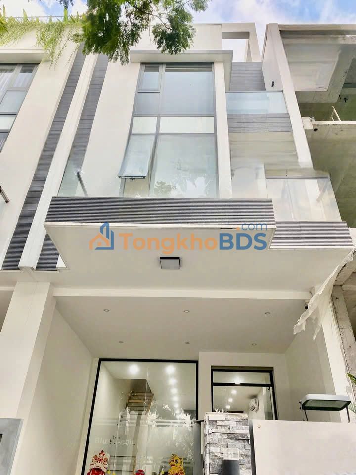 Nhà Phố 4x20m P.11 Phú Nhuận - 500m² DTSD, Thang Máy, Giá 28 Triệu/Tháng