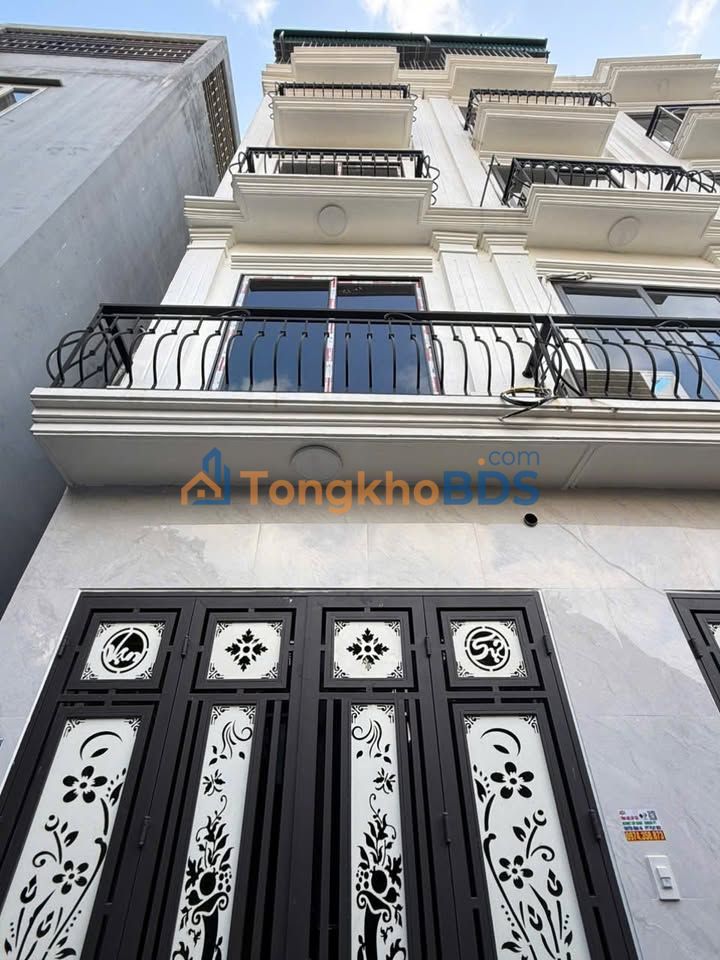 Nhà 5 tầng Yên Nghĩa 30m² - Căn góc, 5.x tỷ - Sẵn sàng ở ngay!