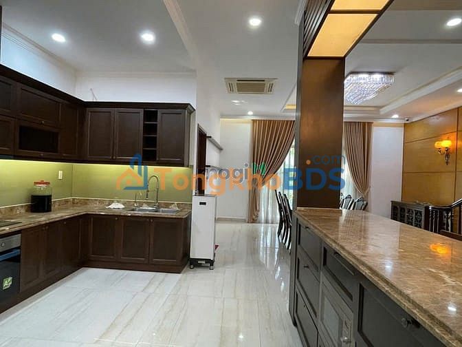 Townhouse Nguyen Luong Bang Q7 900m² 120trieu - San sang o