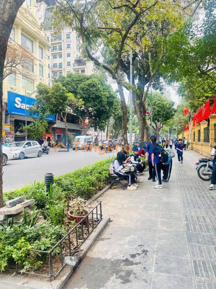 Nhà phố Hàng Bài Hoàn Kiếm 55m2 giá 27 tỷ - Ô tô vào nhà