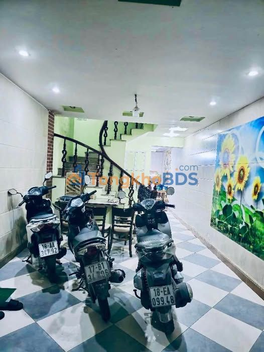 Nhà 40m² Xuân Thủy - Cầu Giấy, ô tô sát nhà, gần Metro