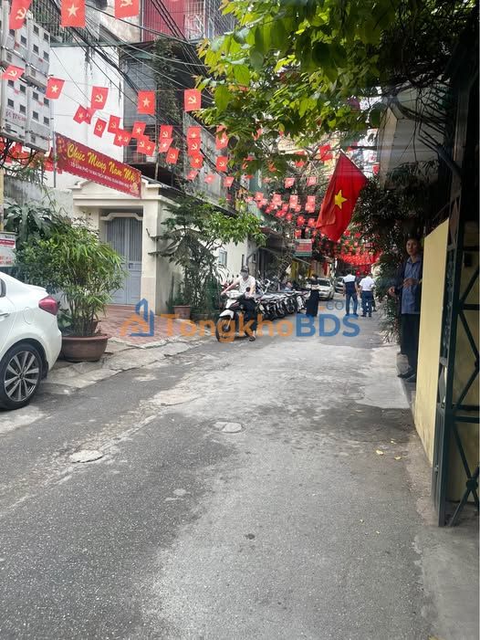 Nhà Cầu Giấy 40m² 5 Tầng - 8.8 Tỷ, Sẵn Sàng Vào Ở Ngay!