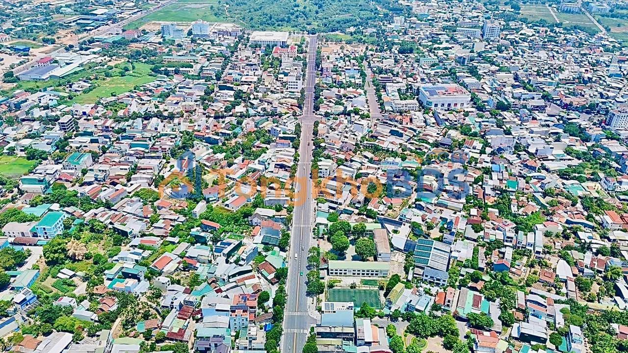 Nhà Mặt Tiền Phạm Văn Đồng, Kon Tum - 100m² Kinh Doanh Lý Tưởng