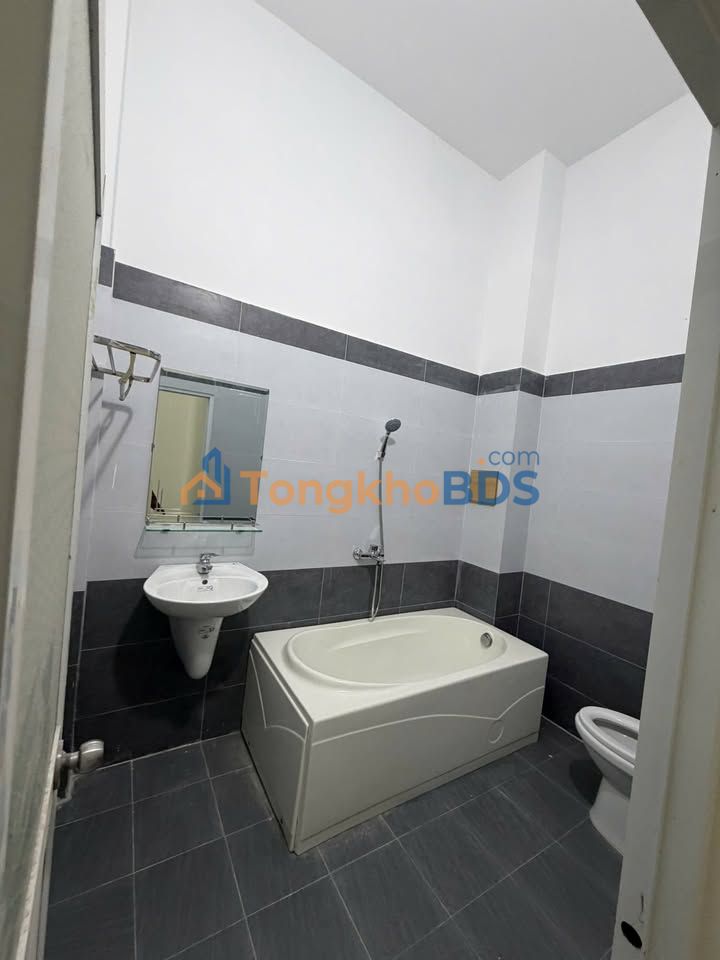 Nhà mặt tiền Duy Tân Kon Tum 125m² 3 tỷ - Ô tô vào nhà