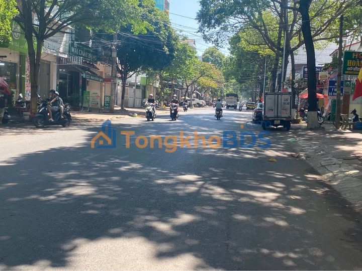 Nhà Mặt Tiền Kinh Doanh Hoàng Diệu, BMT - 200m², Sẵn Sàng Ở & Cho Thuê