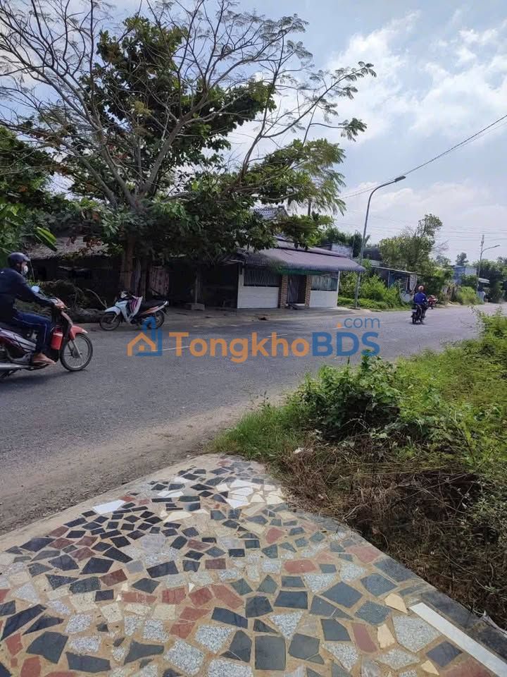 Nhà mặt tiền Trần Hưng Đạo Mỹ Tú 175m² giá 2.49 tỷ - Mặt tiền kinh doanh sẵn sàng