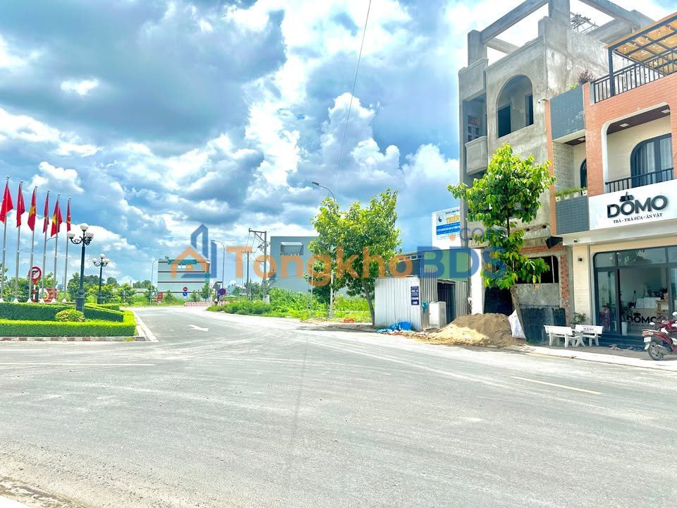 Bán gấp đất 100m² Thủ Thừa, Long An - 1.1 tỷ, sổ sẵn, kinh doanh tốt