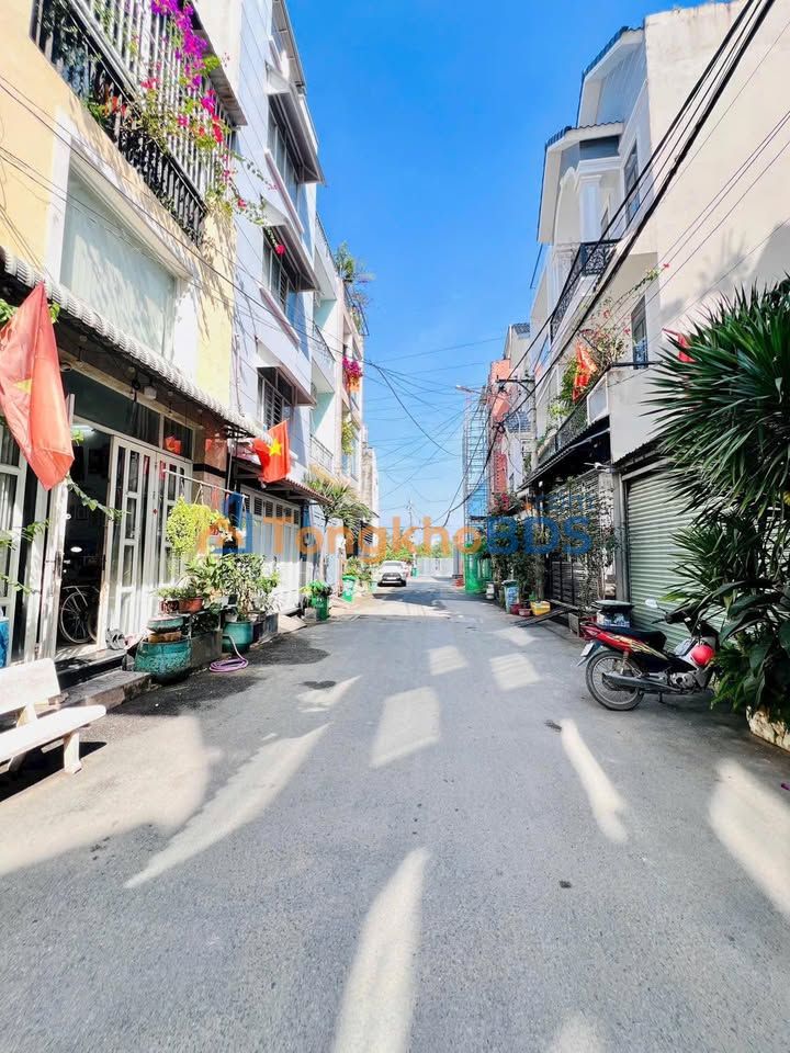 Nhà Phạm Văn Đồng Linh Đông 50m² 6,55 tỷ - Ô tô vào tận nhà