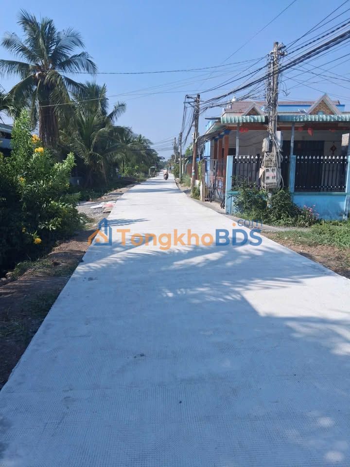 Nhà 2 Lầu 128m² Bến Lức - 4PN, Ô tô tới đất, Giá 2.5 Tỷ