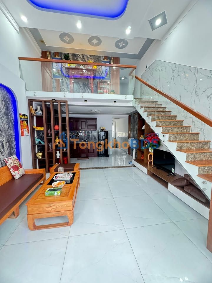 Nhà Sổ Chung Dĩ An 50m² - Gần Chợ, Xe Hơi Tới Nhà, 3PN