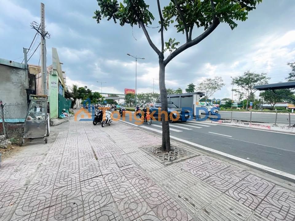 Nhà phố Phạm Văn Đồng 95m² 17 tỷ - Mặt tiền kinh doanh