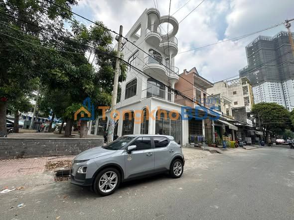 Nhà Mặt Tiền Phạm Văn Đồng, Thủ Đức - 120m², 4 Tầng, View Công Viên, Giá 14 Tỷ TL