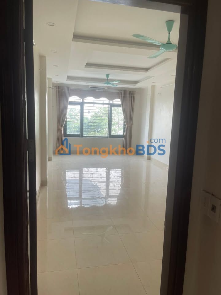 Nhà mặt phố Dương Nội 4 triệu/tháng - Sẵn sàng ở/văn phòng