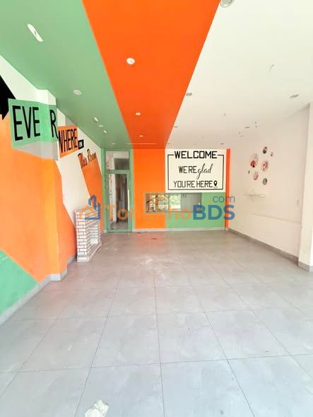 Nhà Mặt Tiền Kinh Doanh Gần Chợ Quân Trấn, Quy Nhơn - 80m², 4PN, 15tr/tháng