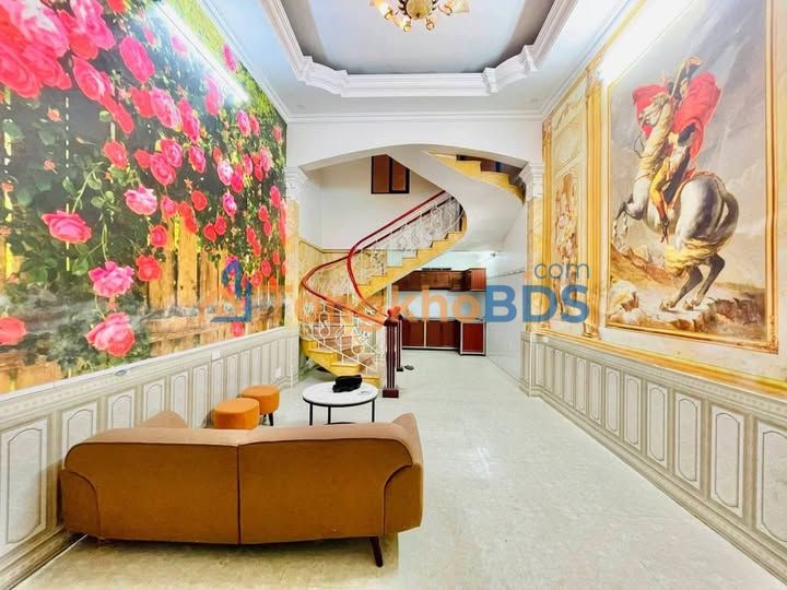 Nhà 33m² 2.5 tầng, 3PN, Văn Cao, Hải An - Giá 2.x Tỷ