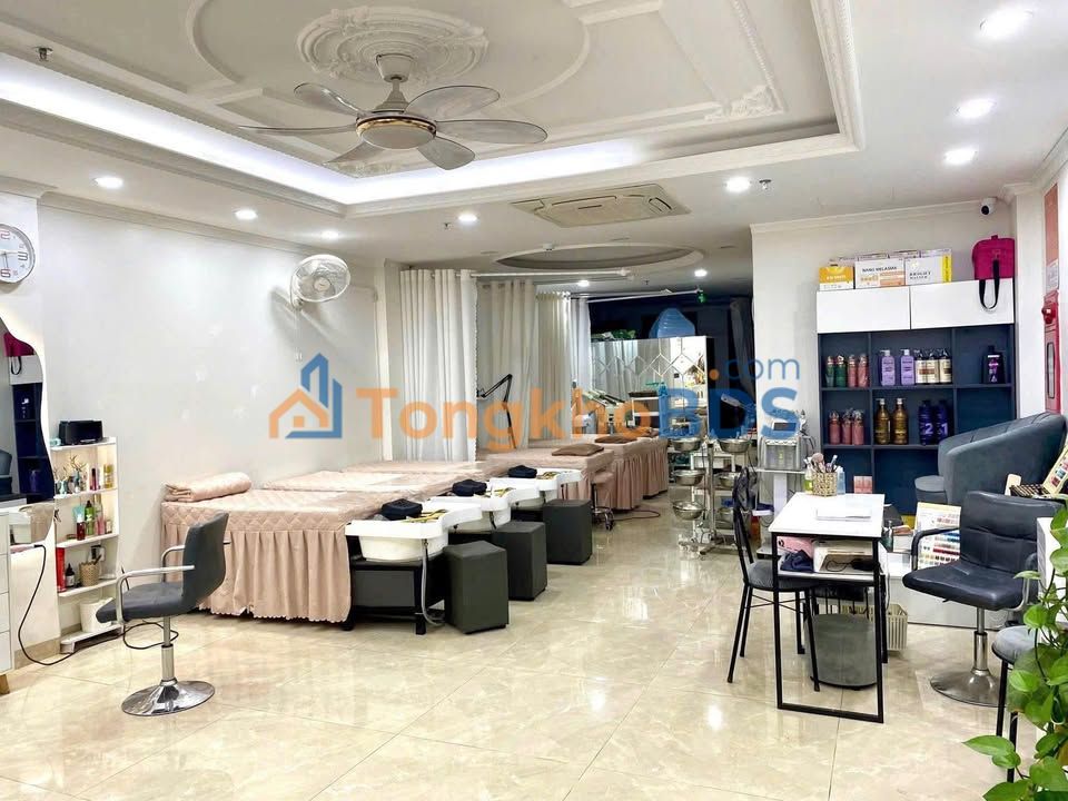 Toa van phong O Cho Dua 700m2 180tr - Toa hang A