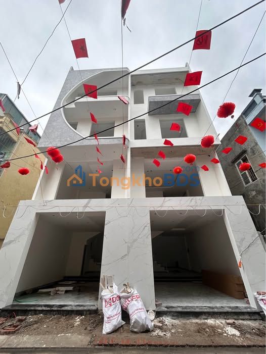 Bán gấp nhà 4 tầng hướng Đông, Đặng Việt Châu, Nam Định - Sẵn Sàng Vào Ở Ngay!