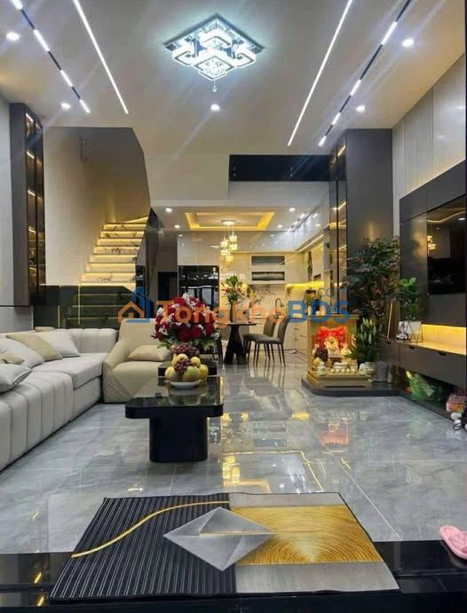 Nhà 3 Tầng Hòa Xuân 100m² Full Nội Thất - Giá 8.9 Tỷ - Sổ Hồng Chính Chủ