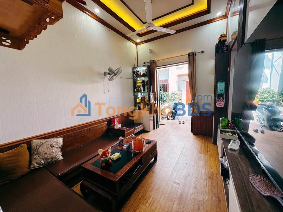 Nhà Cẩm Trung - Quảng Yên 51.2m² Giá 1.3 Tỷ - Sổ Đỏ, Ngõ Ô Tô