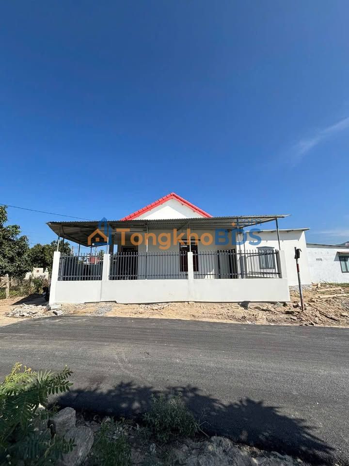 Nhà mặt tiền Vĩnh Hòa 180m² 3.07 tỷ - Sẵn sàng ở ngay